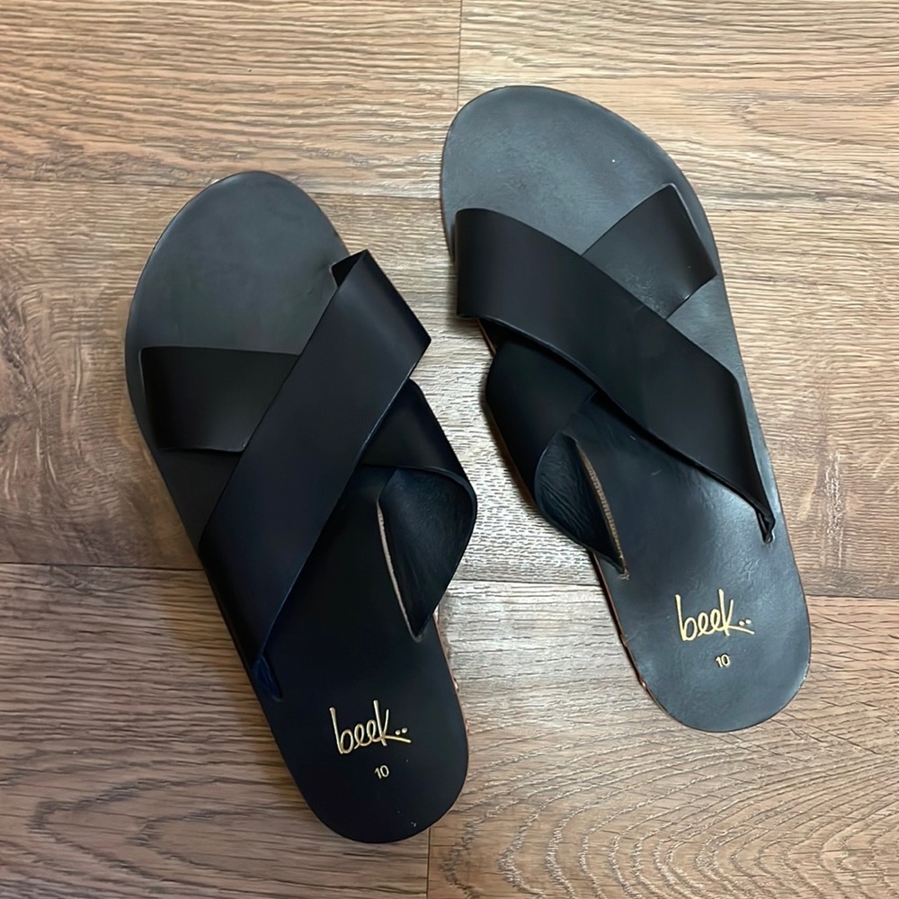 Super cute! Beautiful leather! Brand new!